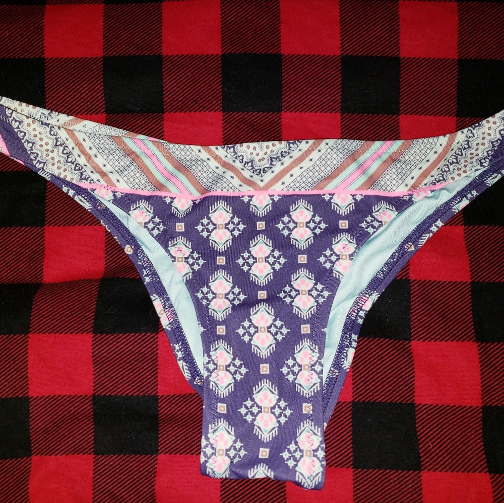 VICTORIA'S SECRET CHEEKY SWIM BOTTOM
